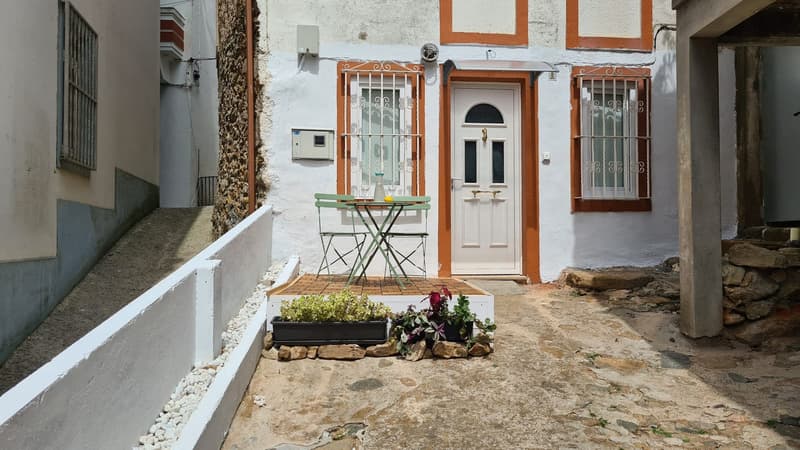 Fachada de la casa rural Casa Balea desde el patio